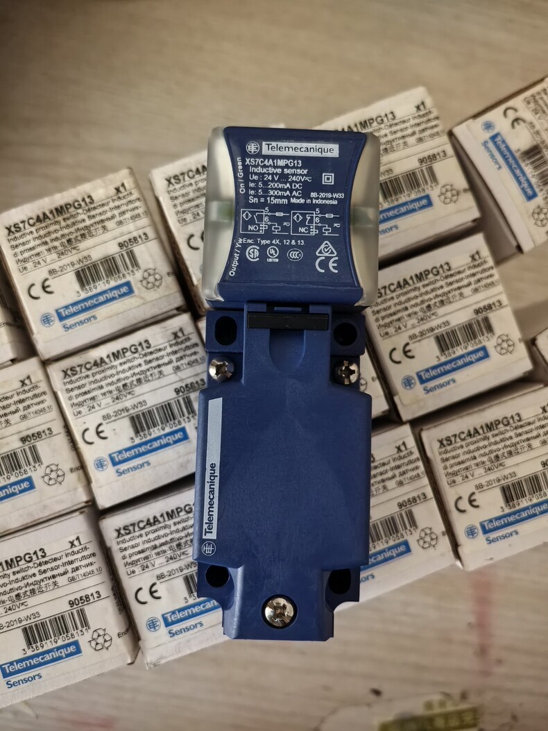 Telemecanique XS7C4A1MPG13